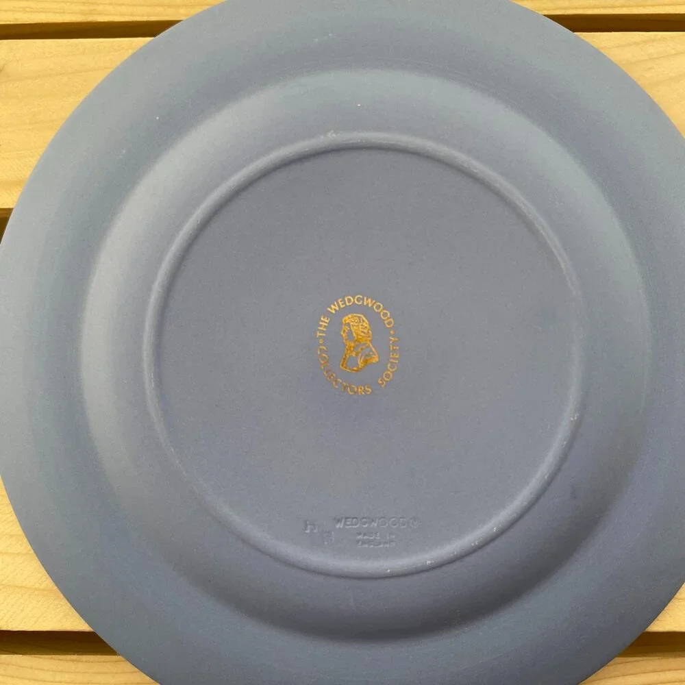 Wedgwood Blue Jasperware Plate with White Motif - Aurora Goddess of the Dawn - Picture 5 of 5